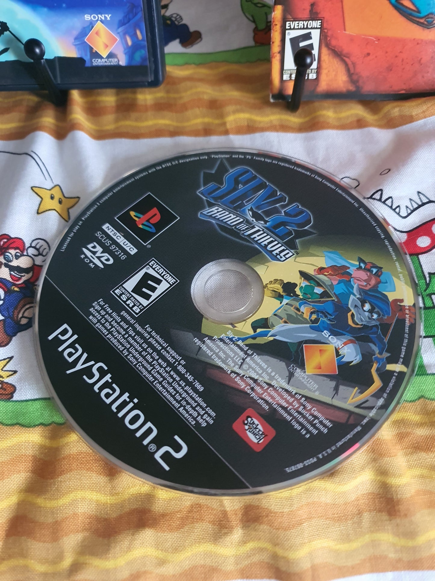 Sly 2: Band of Thieves (Sony PlayStation 2, 2004) Complete Game Disc Near Mint