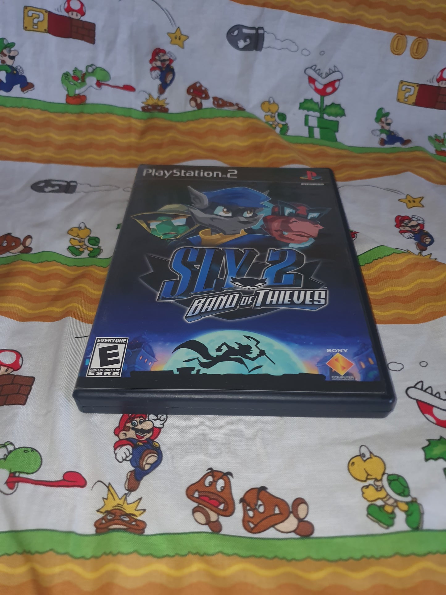 Sly 2: Band of Thieves (Sony PlayStation 2, 2004) Complete Game Disc Near Mint