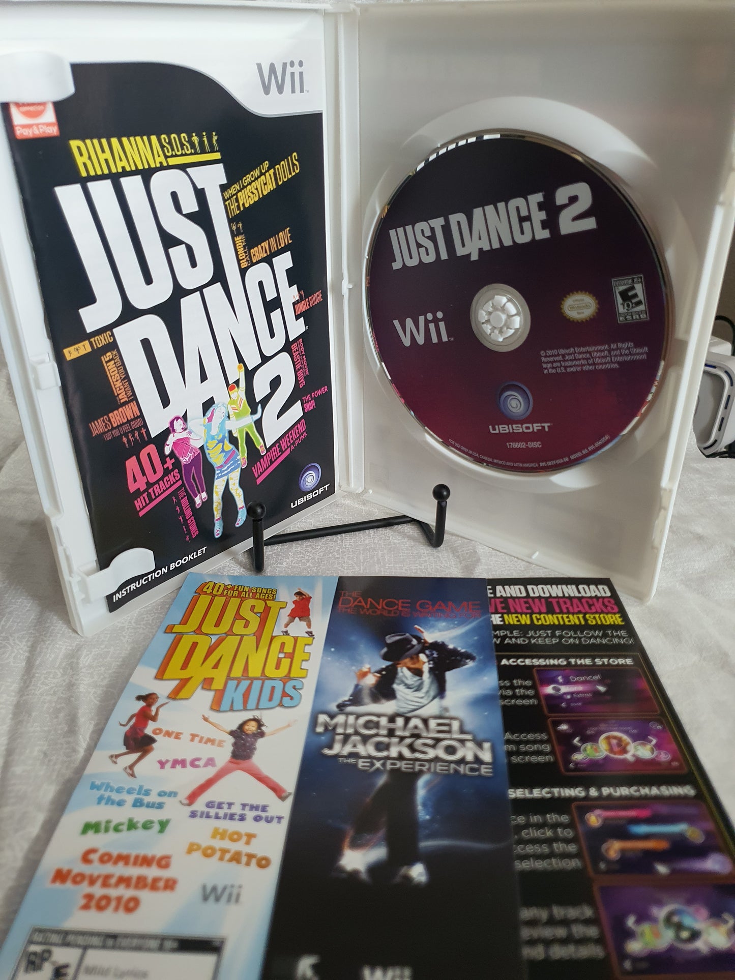 Just Dance 2 Best Buy Edition (Nintendo Wii, 2010) Complete Near Mint Clean