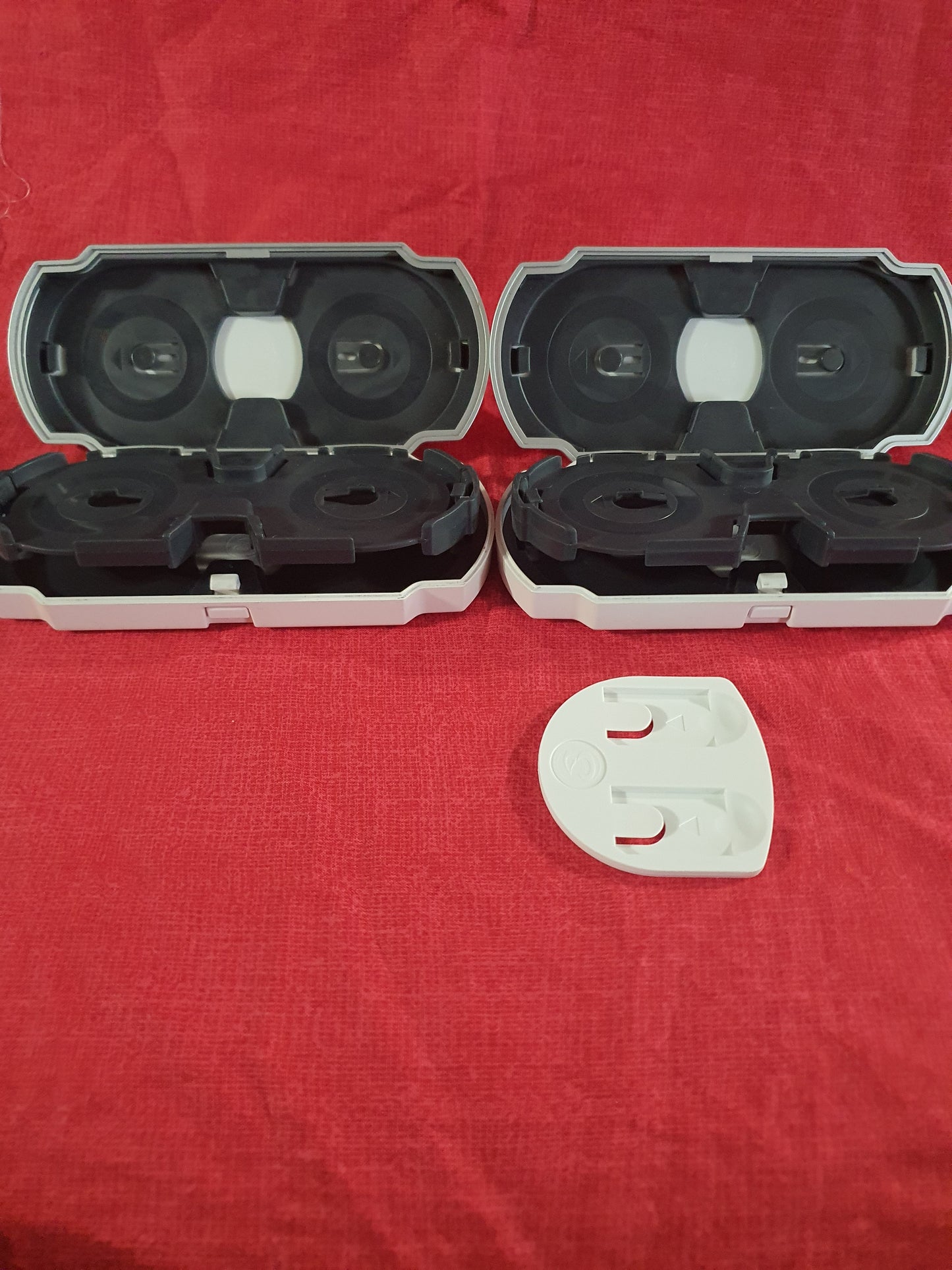 Sony PSP Hard Shell Game UMD Case 8 Game Disc Holder Organize Storage Bundle