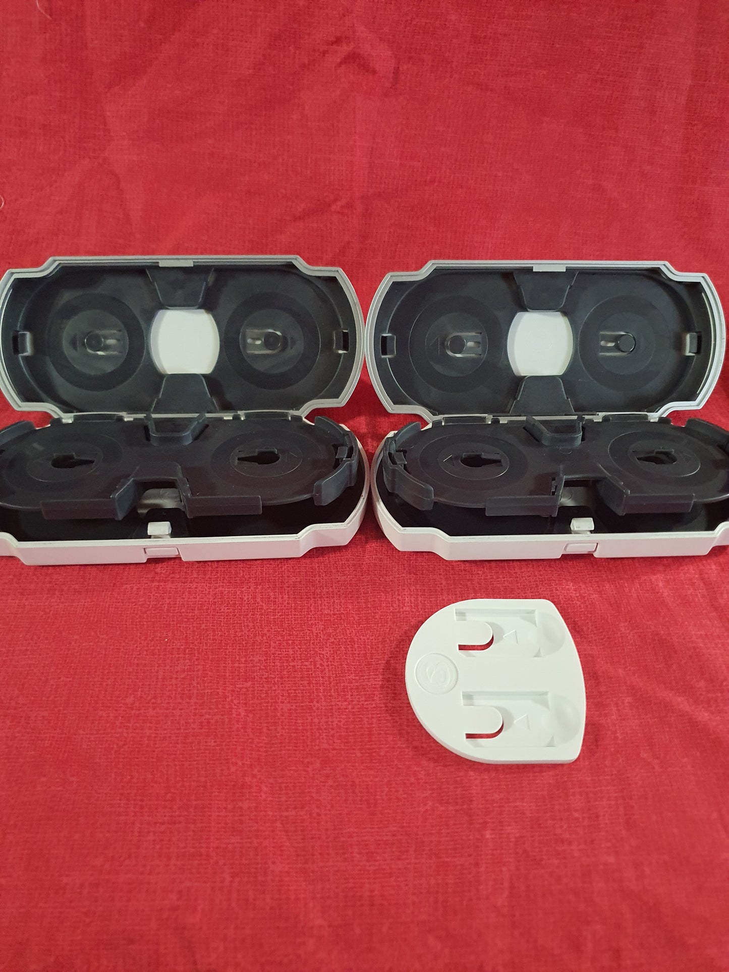 Sony PSP Hard Shell Game UMD Case 8 Game Disc Holder Organize Storage Bundle