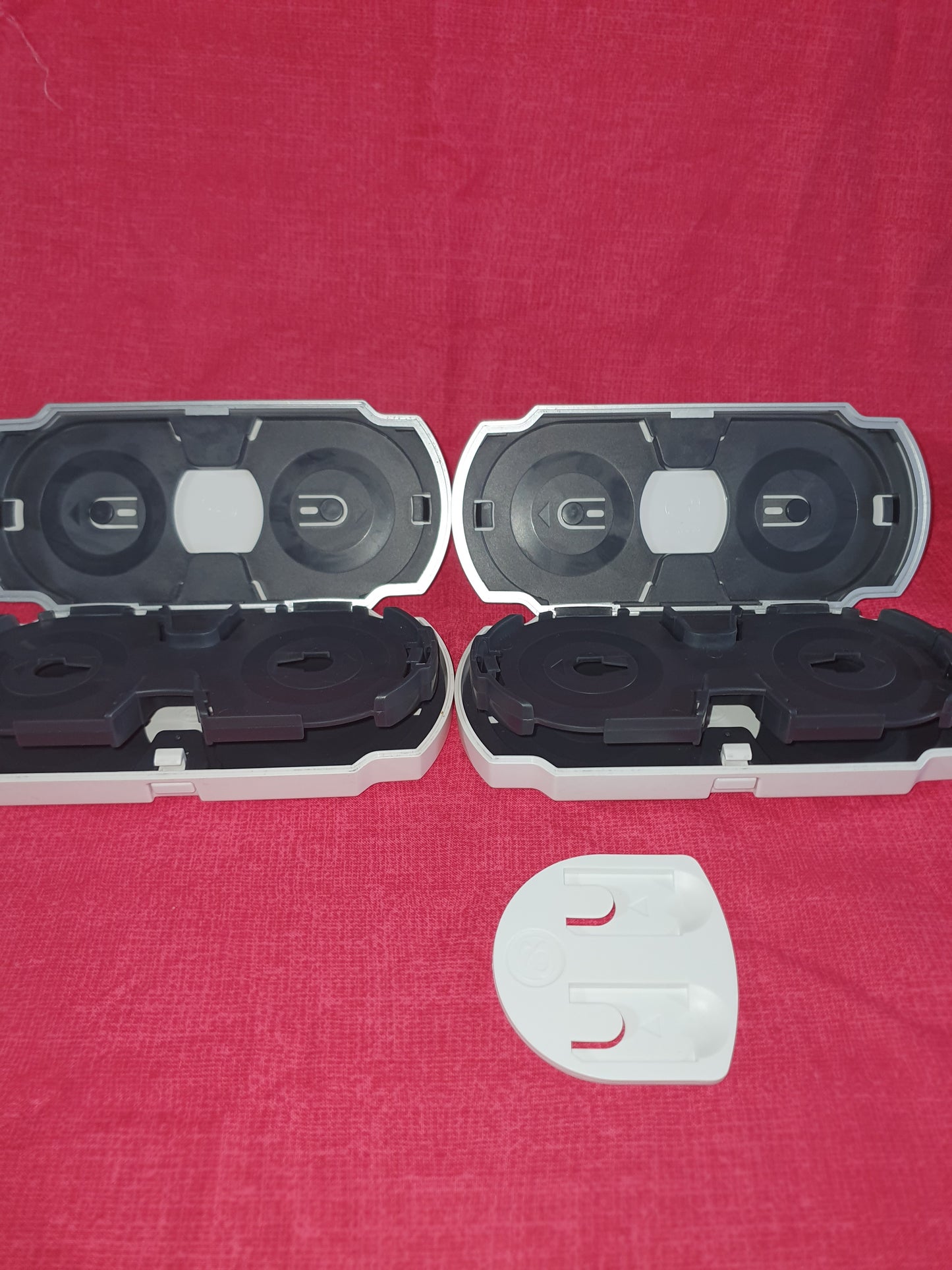 Sony PSP Hard Shell Game UMD Case 8 Game Disc Holder Organize Storage Bundle