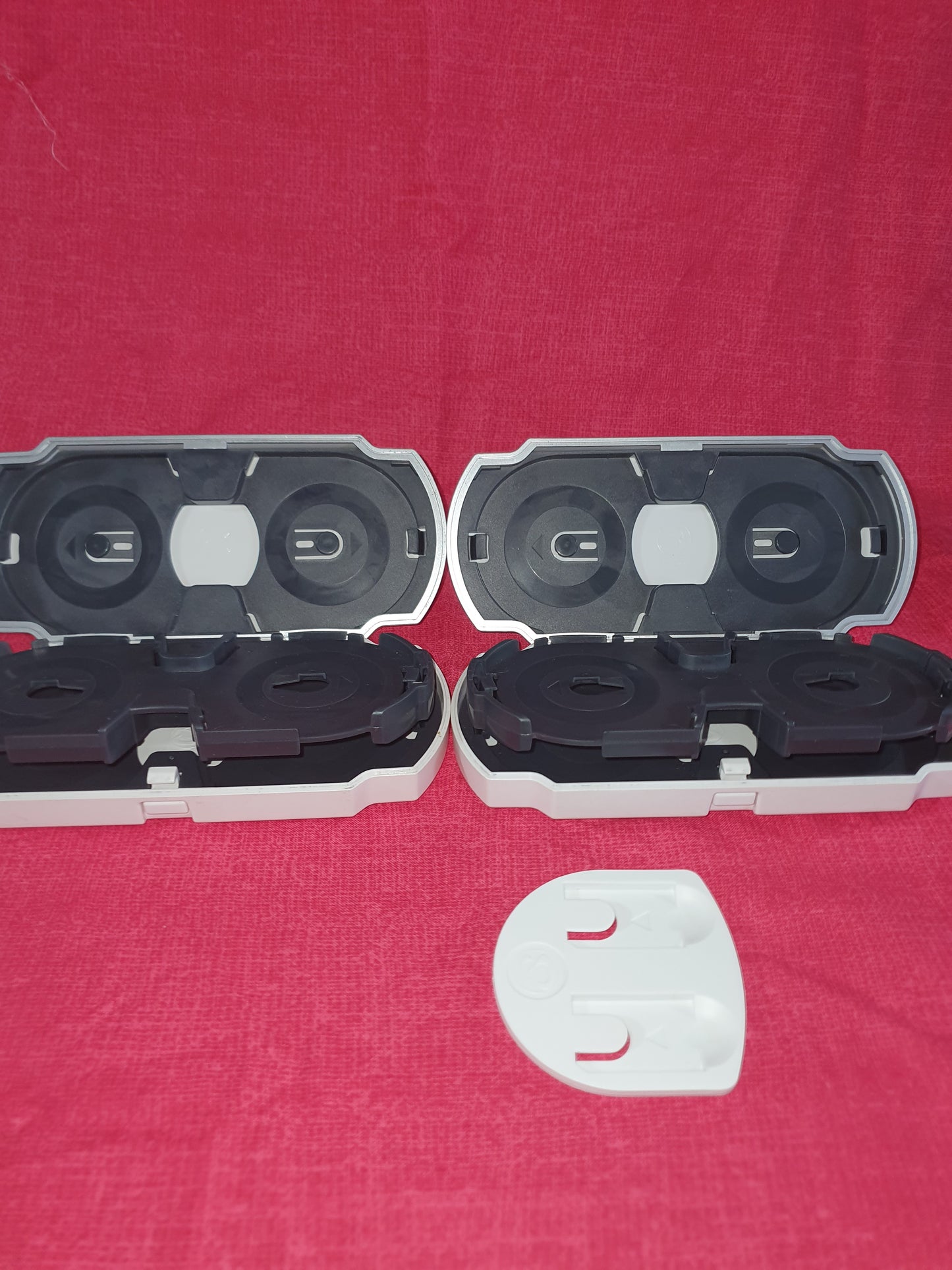 Sony PSP Hard Shell Game UMD Case 8 Game Disc Holder Organize Storage Bundle