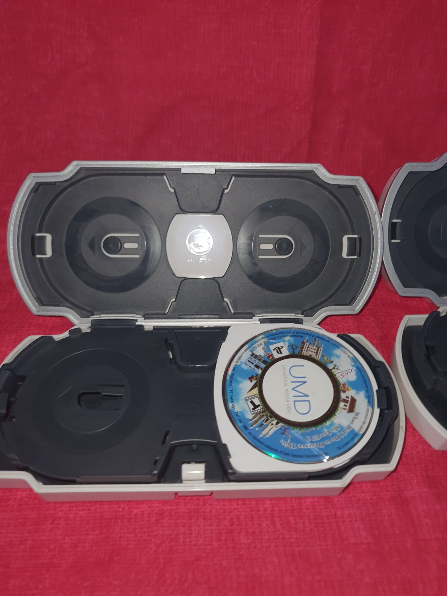 Sony PSP Hard Shell Game UMD Case 8 Game Disc Holder Organize Storage Bundle