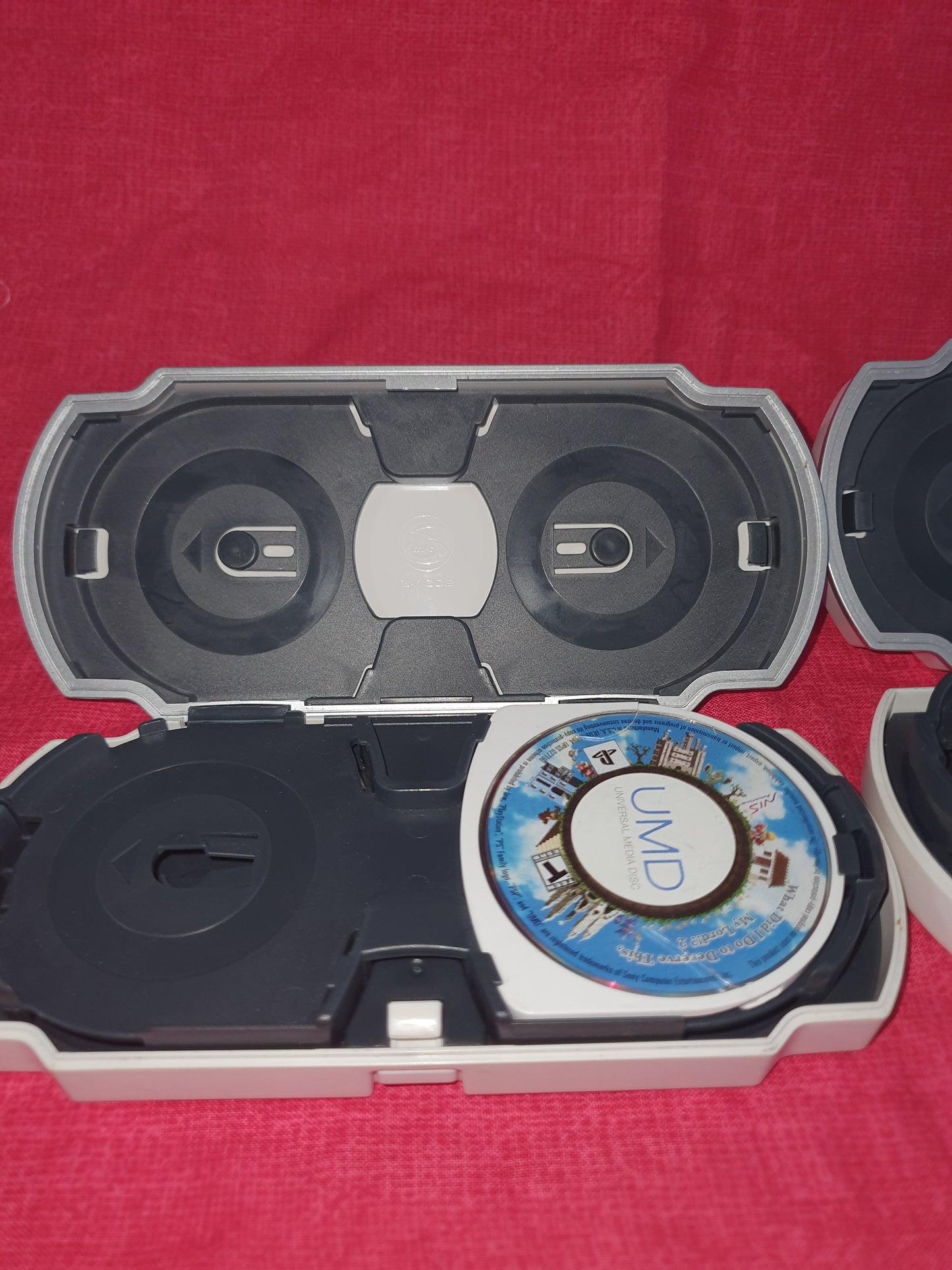 Sony PSP Hard Shell Game UMD Case 8 Game Disc Holder Organize Storage Bundle