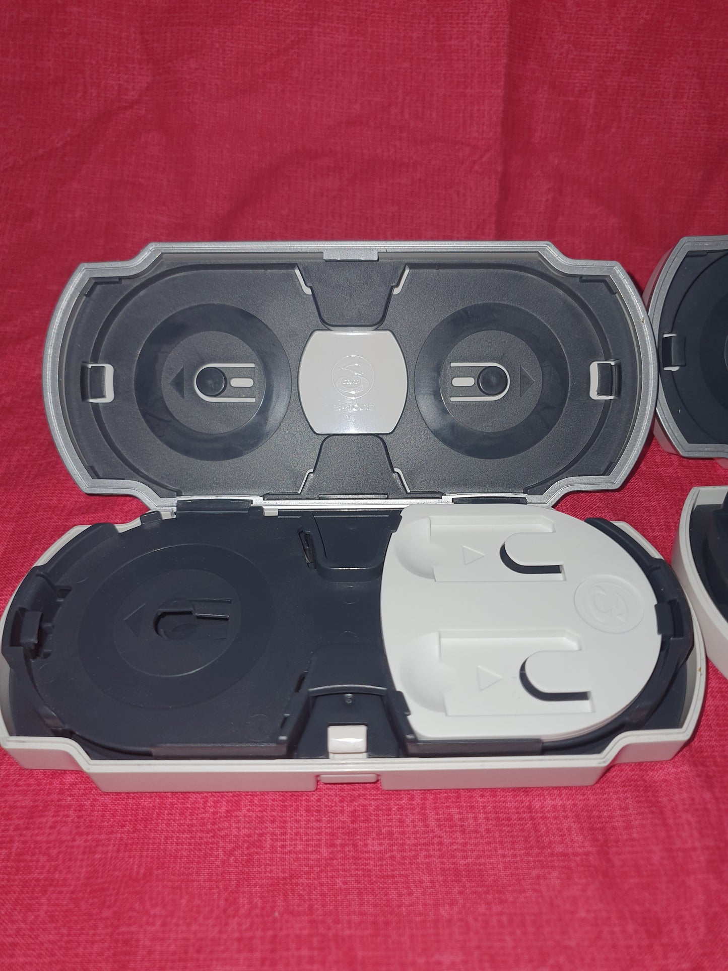 Sony PSP Hard Shell Game UMD Case 8 Game Disc Holder Organize Storage Bundle