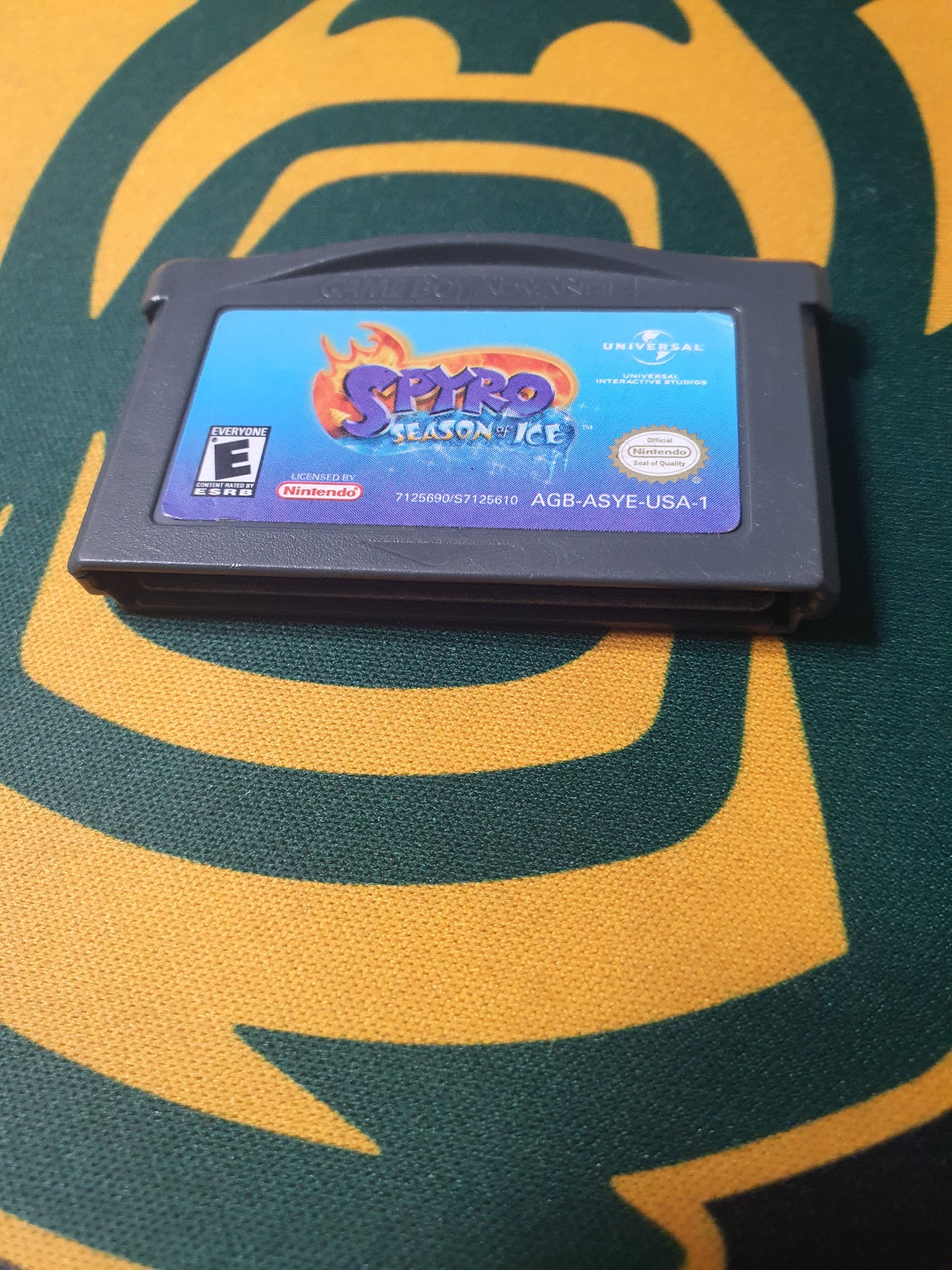 Spyro: Season of Ice (Nintendo Game Boy Advance, 2001) AGB-ASYE-USA-1