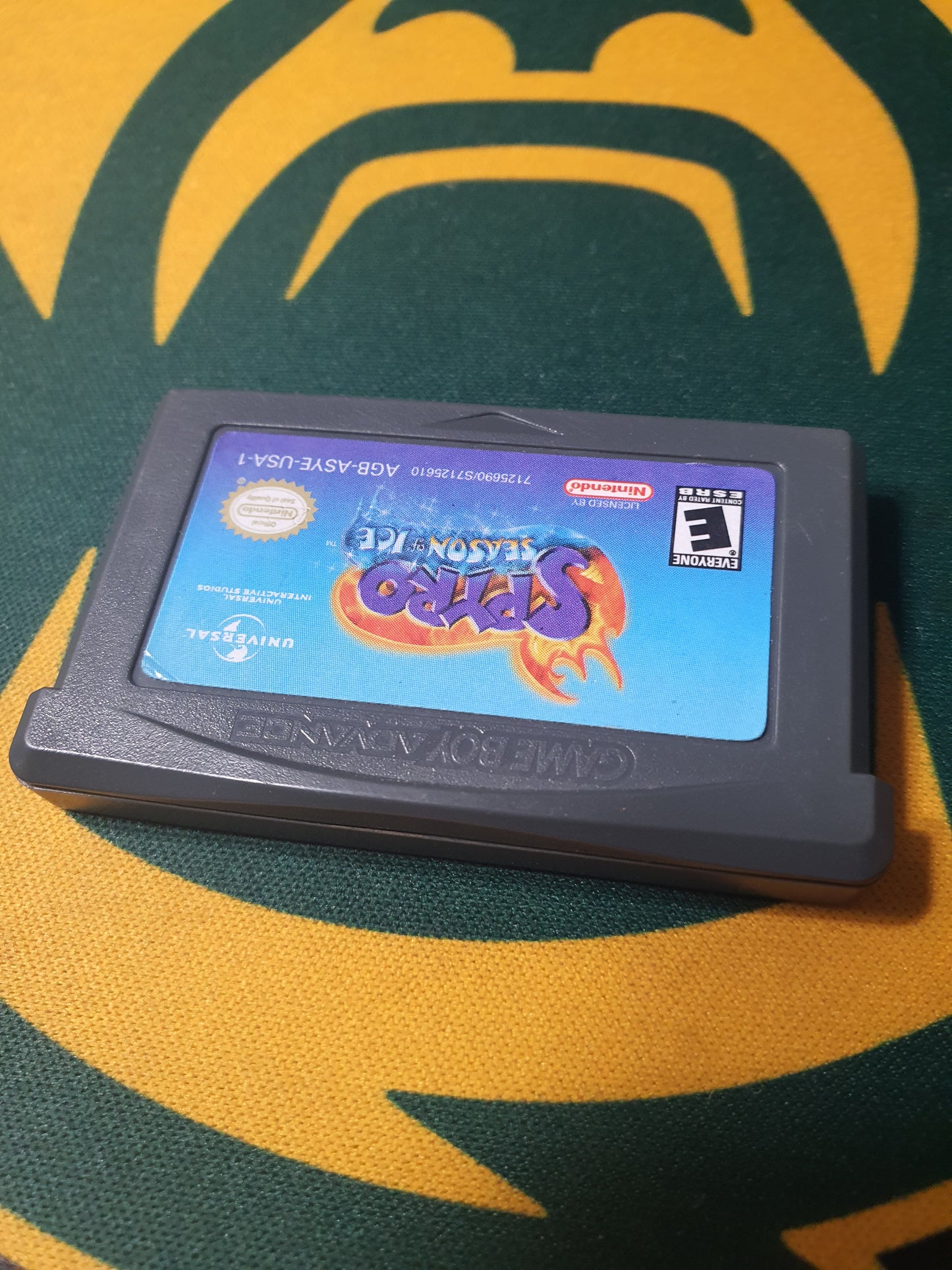 Spyro: Season of Ice (Nintendo Game Boy Advance, 2001) AGB-ASYE-USA-1