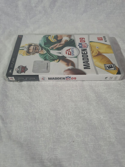 Madden 2009 (Sony PSP, 2008) EA Sports CIB Complete Bret Favre Very Good Tested