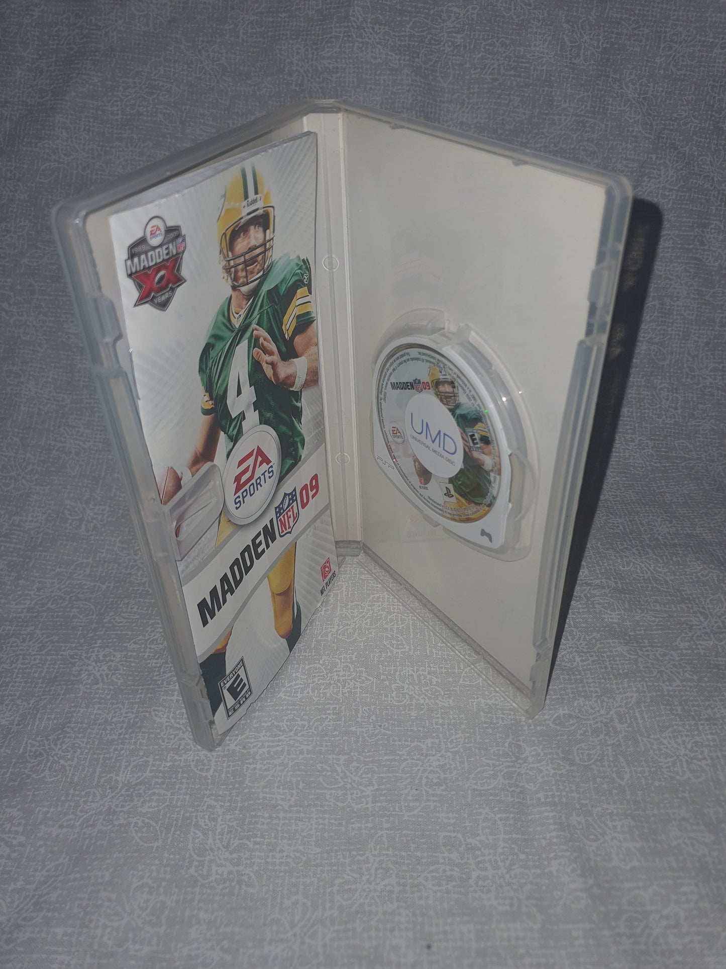Madden 2009 (Sony PSP, 2008) EA Sports CIB Complete Bret Favre Very Good Tested