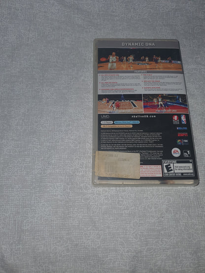 NBA Live 09 (Sony PSP, 2008) Playstation Portable CIB Complete Tony Parker VG