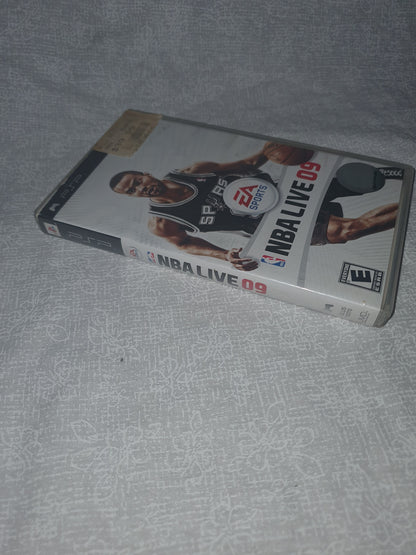NBA Live 09 (Sony PSP, 2008) Playstation Portable CIB Complete Tony Parker VG