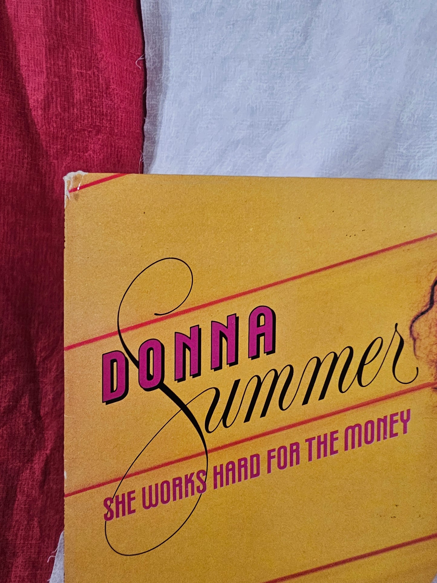 Donna Summer – She Works Hard For The Money (Record, 1983) 812 265-1 M-1 Vinyl