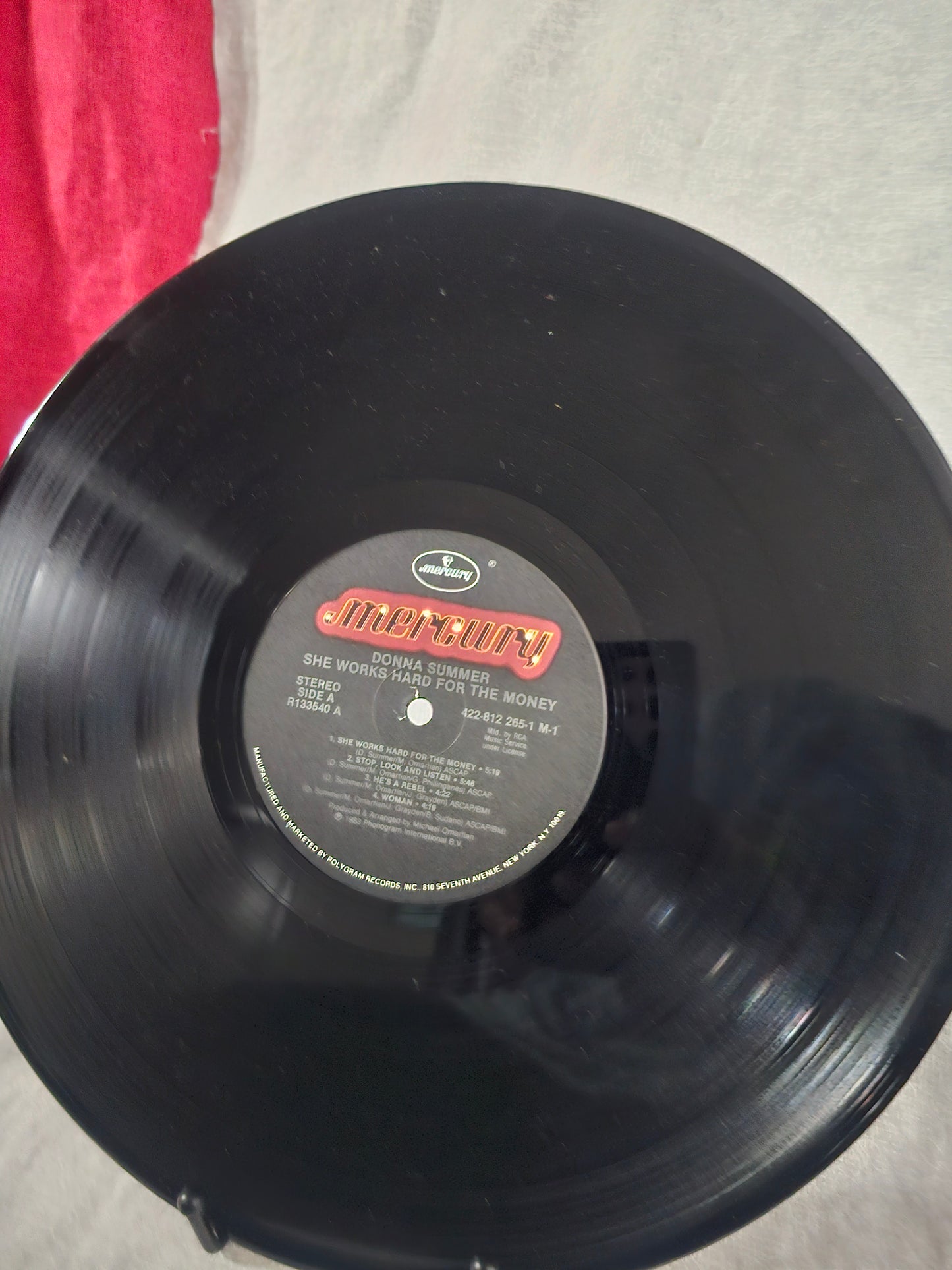 Donna Summer – She Works Hard For The Money (Record, 1983) 812 265-1 M-1 Vinyl