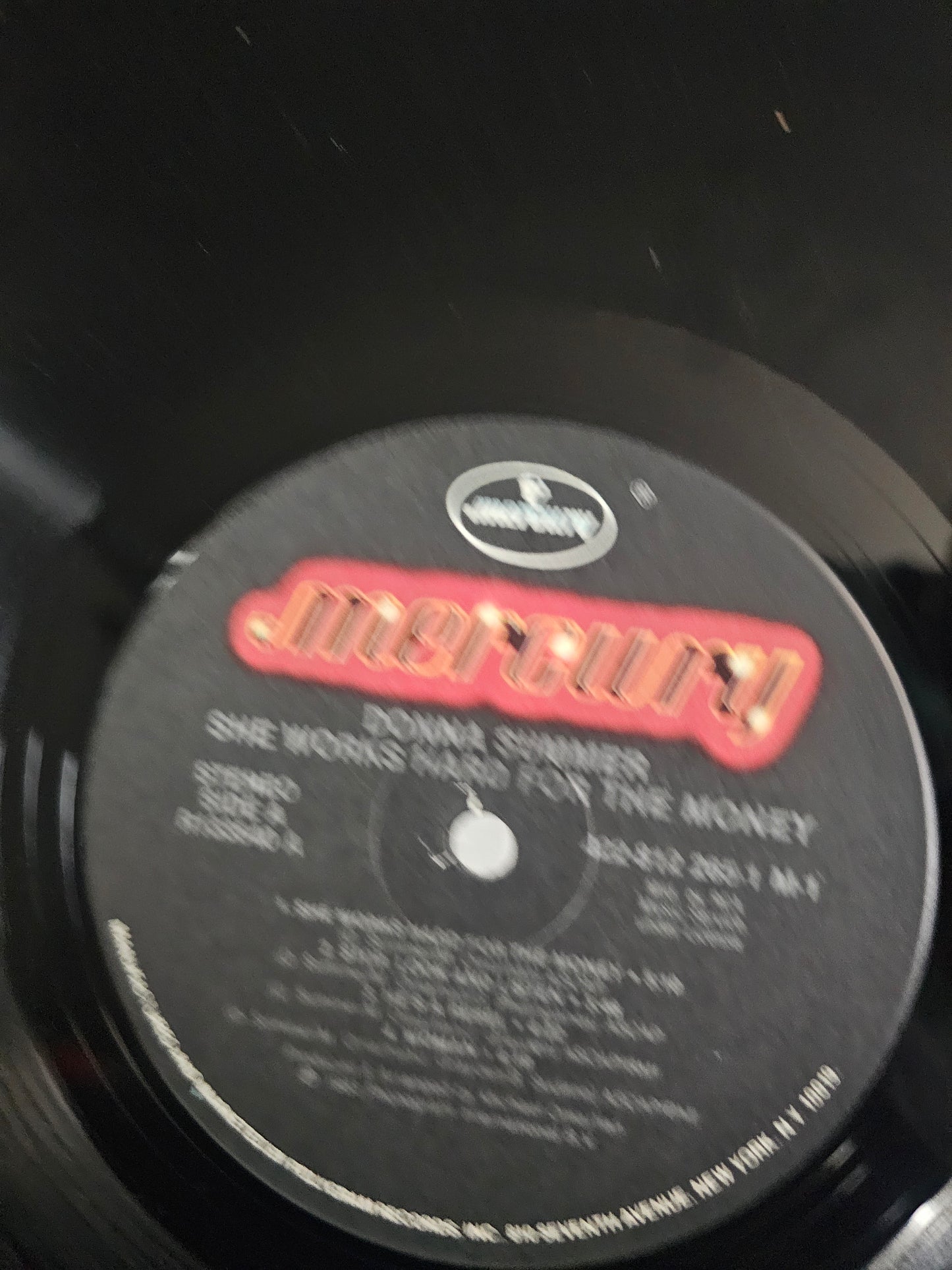 Donna Summer – She Works Hard For The Money (Record, 1983) 812 265-1 M-1 Vinyl