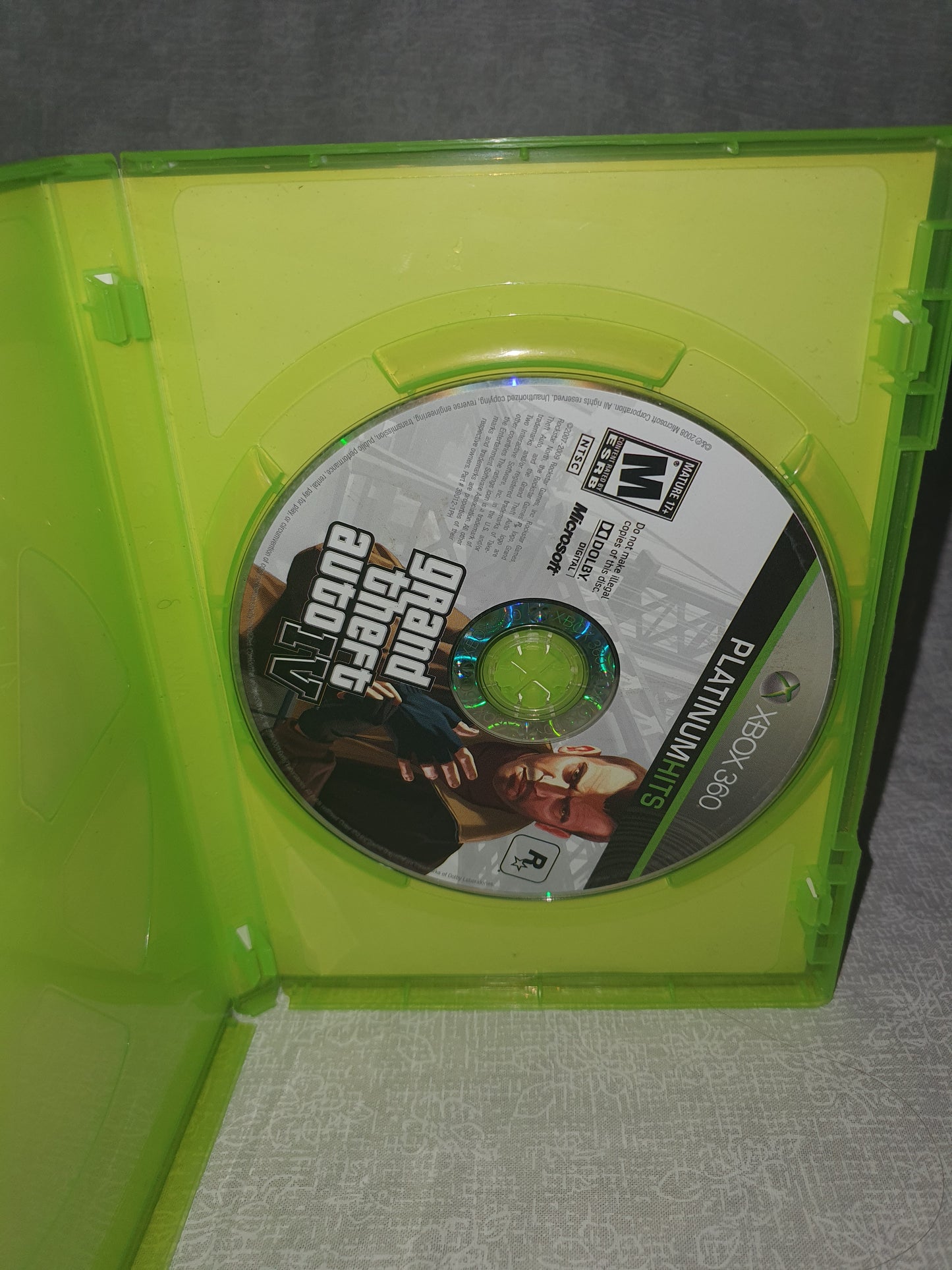 Grand Theft Auto IV -- Platinum Hits Edition (Microsoft Xbox 360, 2009)