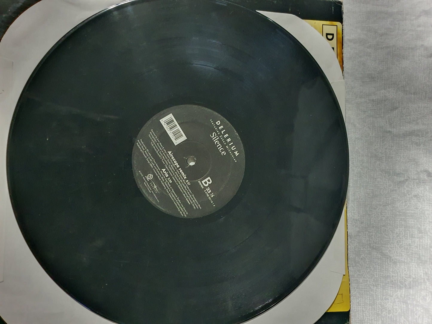 DELERIUM FT. SARAH MCLACHLAN: silence NETTWERK 12" Single 33 RPM VG+/VG+ Aria 067003311014