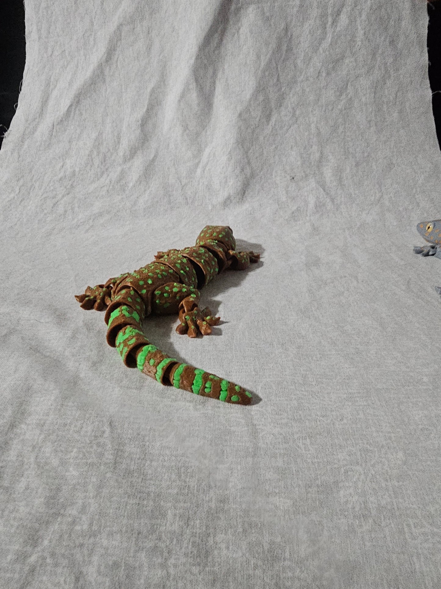 Gecko Fidget Articulated Desk Buddy Home Décor Educational School Handmade Brown and Green Spotted 2 Pack
