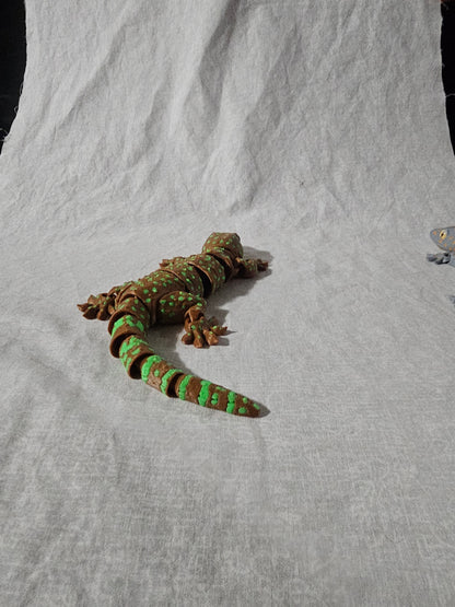 Gecko Fidget Articulated Desk Buddy Home Décor Educational School Handmade Brown and Green Spotted 2 Pack