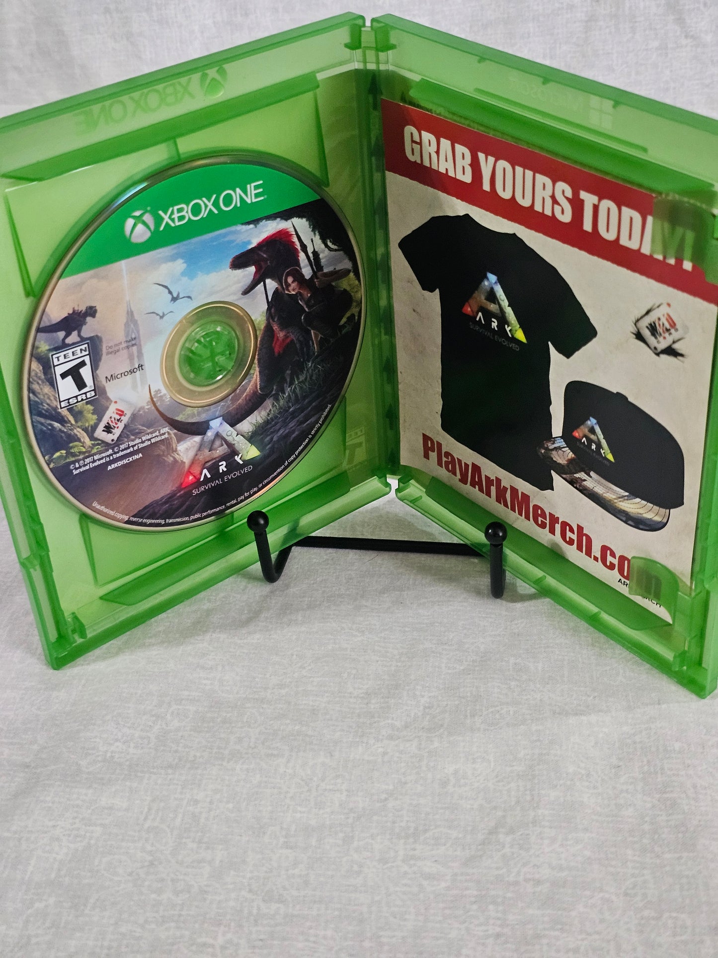 Ark: Survival Evolved (Xbox One, 2017) Complete Excellent Disc CIB